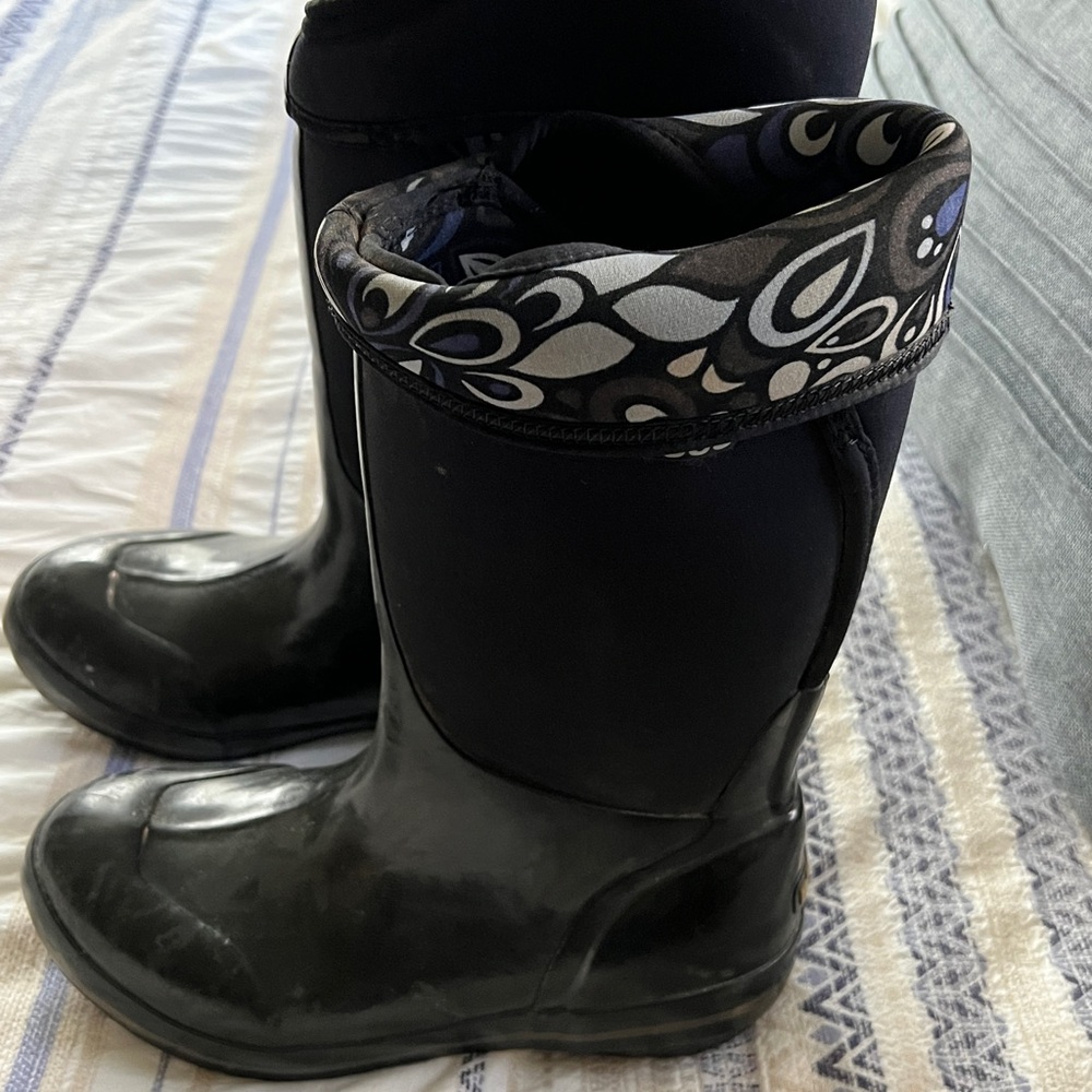 Bogs Black Winter Rain Boots with Decorative Band